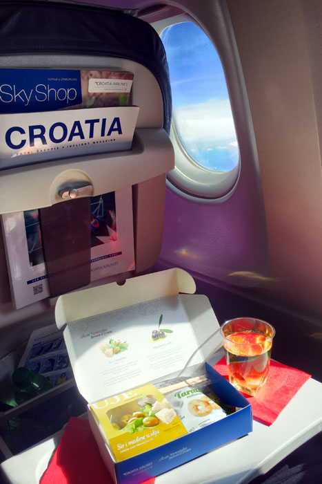 Croatia Airlines Käse, Oliven und Cracker